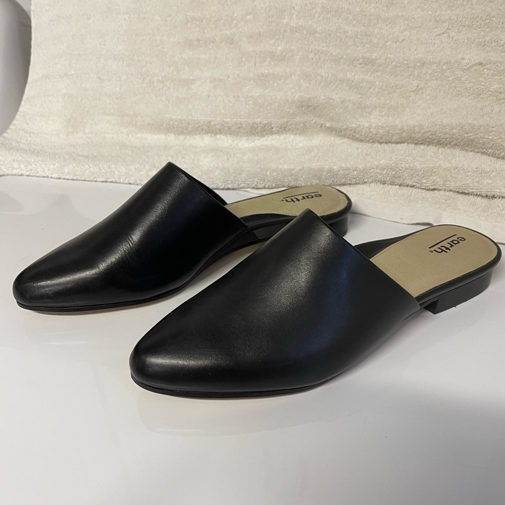 Mule black Sz 9 Earth NEW no box